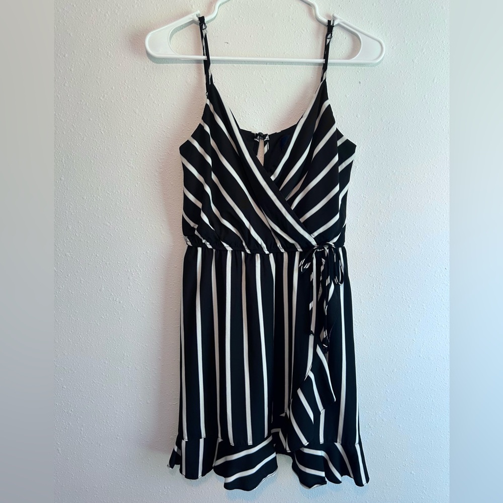 Black Stripe Faux Wrap Dress Skort Romper Sz XS Hoco Mini Francesca’s Homecoming